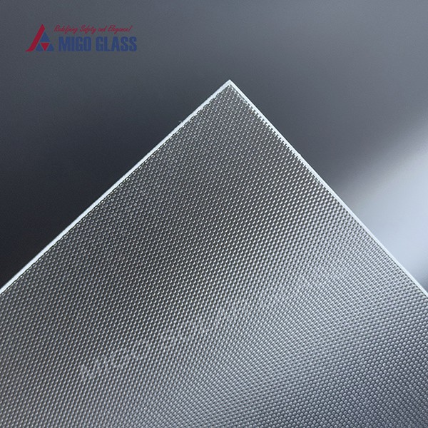 Tvrdé solárne sklo