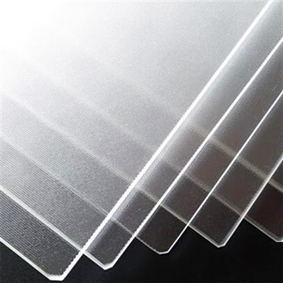 Anti - reflexné solárne sklo